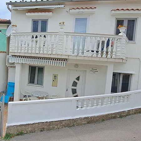 Apartmani Ana-Lora Lopar Exterior photo