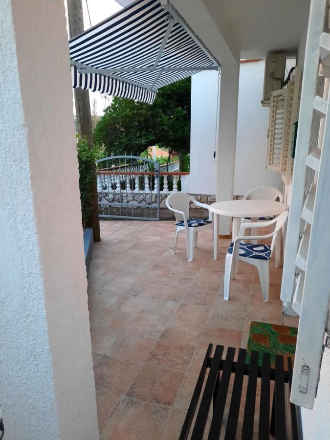 Apartmani Ana-Lora Lopar Exterior photo