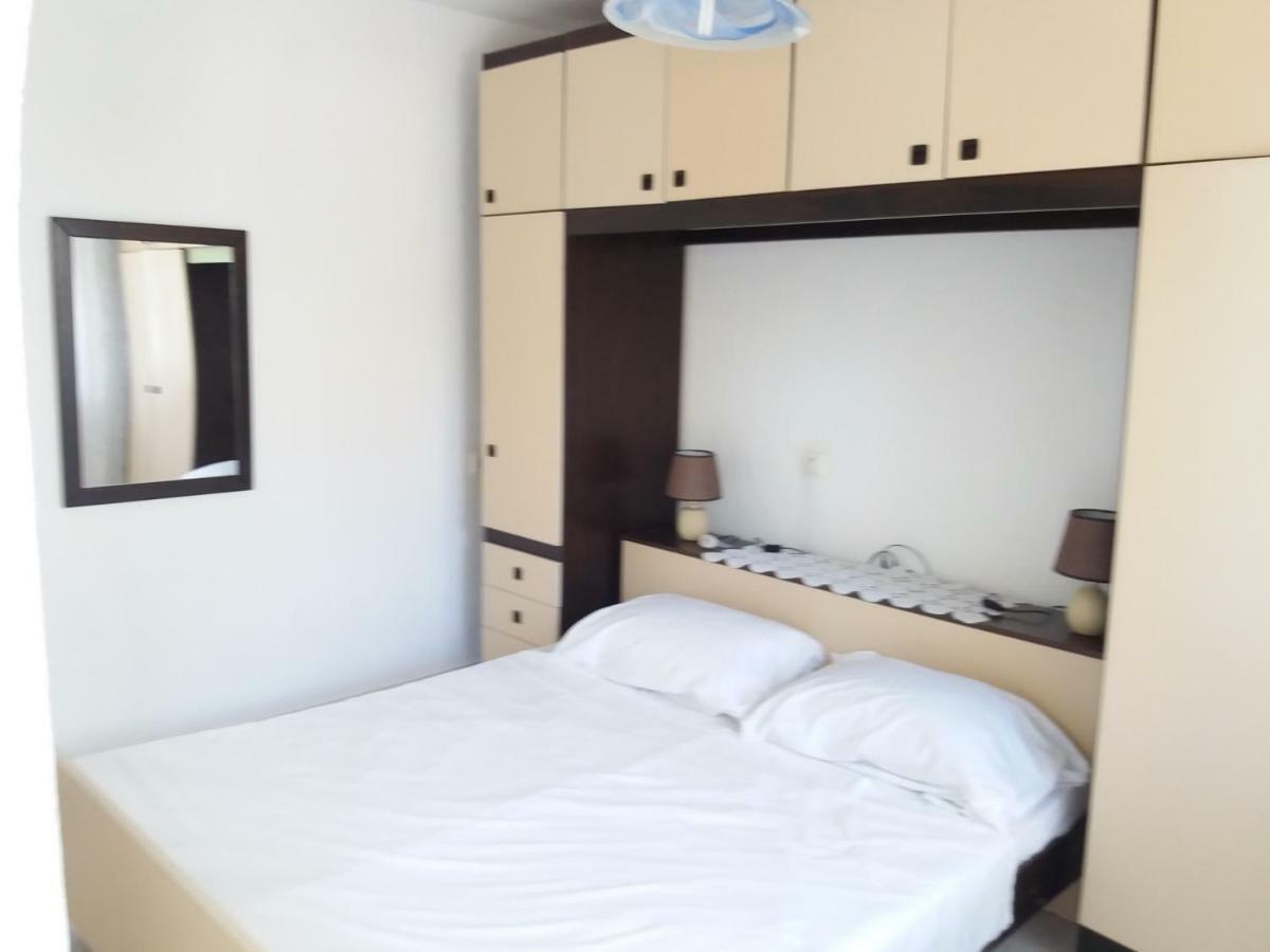 Apartmani Ana-Lora Lopar Exterior photo